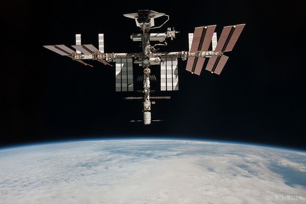 NASA відмовилося продовжувати контракт з "Роскосмосом" з доставки астронавтів на МКС. З 2018 року астронавтів на МКС буде доставляти американський космічний корабель.