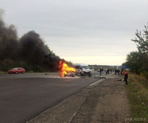 На Одеській трасі сталася смертельна ДТП з футболістами (фото). На 57-му кілометрі траси Одеса - Рені в аварію потрапив автомобіль з футболістами ФК "Миколаївка-Новоросійська".