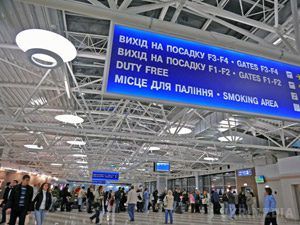  Міністр інфраструктури вимагає вилучити російську мову з аеропортів та залізниці. В Україні вся інформація для пасажирів має бути виключно українською і англійською мовами.