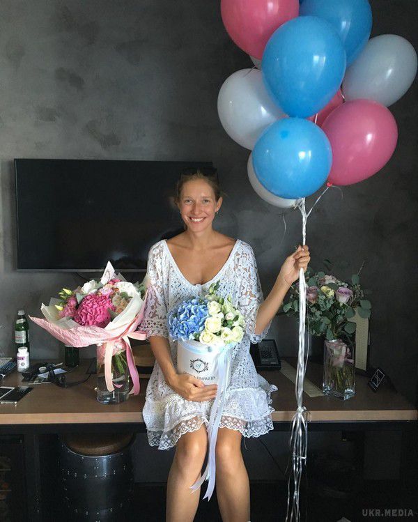 Популярна українська телеведуча Катя Осадча показала фото де їй 14 років. 33-річна ведуча програма Світське життя " Катя Осадча в юності, з 13 до 18 років, працювала в модельному бізнесі в Японії і Західній Європі, 