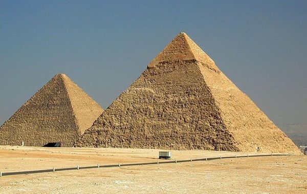 Дослідники виявили в піраміді Хеопса дві раніше невідомі порожнечі. Експерти виявили ці порожнечі в ході радіографічного сканування піраміди. 