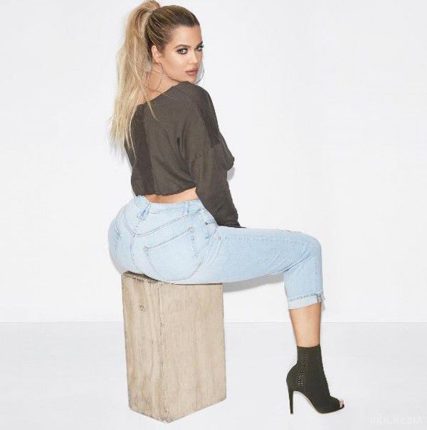 Зірка реаліті-шоу Хлої Кардашян показала пишні форми в рекламі своєї лінії джинсів. 32-річна Хлої Кардашян випустила власну колекцію джинсів і знялася в її рекламної кампанії.