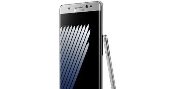 Samsung відкриває в аеропортах пункти обміну вибухонебезпечних Galaxy Note 7. Який смартфон отримають користувачі натомість Galaxy Note 7, не уточнюється.