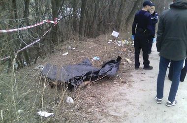 У Полтавській області діти знайшли під ялинкою голову людини. Поліція встановлює обставини даної події.