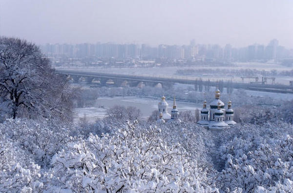В кінці жовтня в Україну прийде справжня зима. Метеорологи прогнозують різке зниження температури в Україні в кінці жовтня.
