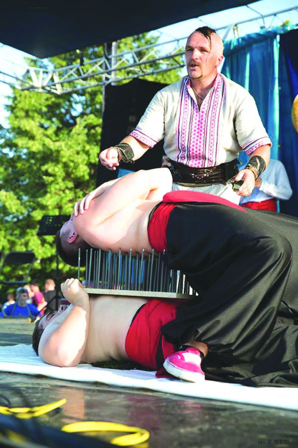 На цвяхах лежу, на склі сплю - Петро Велінець. Мало хто вірив, що Петро після жахливого ДТП зуміє ходити