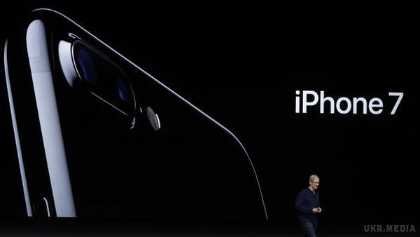 В Україні стартували офіційні продажі флагманського смартфона компанії Apple iPhone 7.  Продажі стартували в 10.00 в п'ятницю ,21 жовтня,  