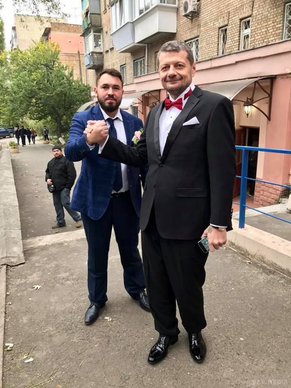 21 жовтня, одружується народний депутат від Радикальної партії Ігор Мосійчук.  В українському парламенті сьогодні багато розмов про весілля парламентаря