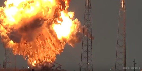 Ракета-носій Falcon 9 вибухнула через процедури заправки палива. Ракета-носій Falcon 9 вибухнула на початку вересня через процедури заправки палива. 