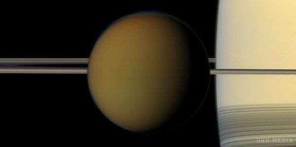 Станція Cassini зафіксувала "літо" на Сатурні (фото). Вчені з допомогою знімків, які були зроблені станцією Cassini, змогли побачити, як гексагон Сатурна змінює свій колір.