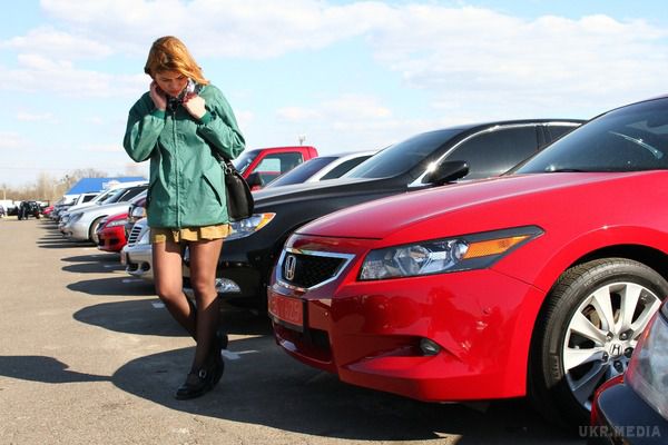 В Україні заблоковано імпорт б/у автомобілів. Глава фіскальної служби заблокував ввезення в Україну вживаних авто.