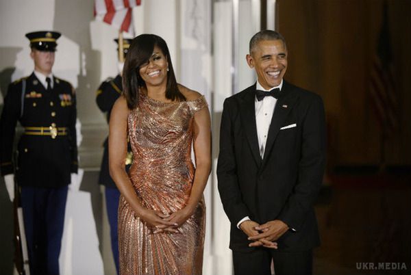 Прощальна вечеря в Білому домі (відео). Після прощальної вечері в Білому домі американський лідер Барак Обама влаштував запальні танці під пісню знаменитого репера Дрейка.