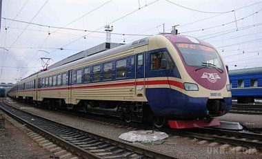 Укрзалізниця призначила 4 додаткові поїзди на період канікул. З 27 жовтня по 7 листопада курсуватимуть додаткові поїзди.