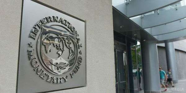 Порошенко планує відмовитись від співпраці з МВФ. Адміністрація президента спільно із співробітниками Національного банку ведуть активні консультації щодо відмови від участі в програмі співпраці з Міжнародним валютним фондом.