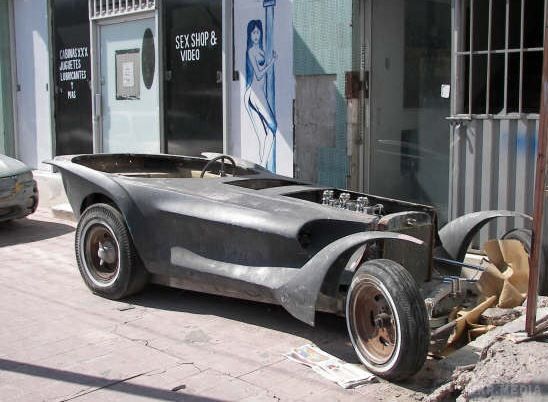 Неймовірні автомобілі: інопланетний Orbitron (фото). У 2007 році в Мексиці знайшли обдертий, порядком проржавілий автомобіль інопланетного виду, який втратив частини деталей . 