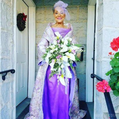 В інтернеті обговорюють весілля 86-річної нареченої з США. Користувачі інтернету обговорюють яскраве весілля 86-річної мешканки США Міллі Тейлор Моррісон. Жінка стала найстильнішою літньою нареченою.