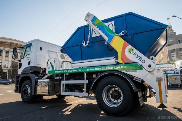 Харків закупив екологічні сміттєвози. 22 машини класу Євро-5, не викидають вихлопні гази в атмосферу