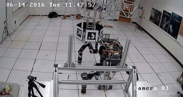 Як помирають роботи (відео). Робот RoboSimian загинув внаслідок вибуху.