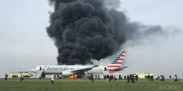 В аеропорту Чикаго загорівся йшовший на зліт "Боїнг - 767" (Відео). Всі пасажири були евакуйовані.