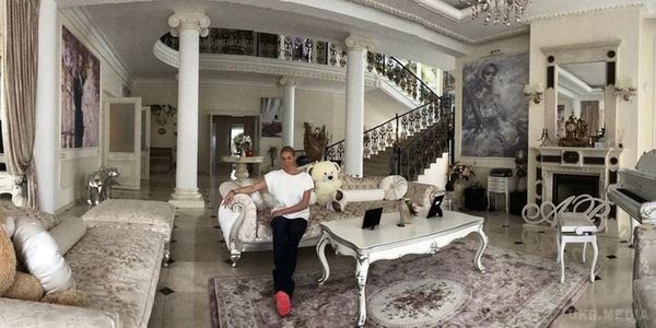 Анастасія Волочкова шокувала громадськість своїми апартаментами. У своєму блозі Instagram зірка опублікувала фотографію, на якій похвалилася розкішним особняком.