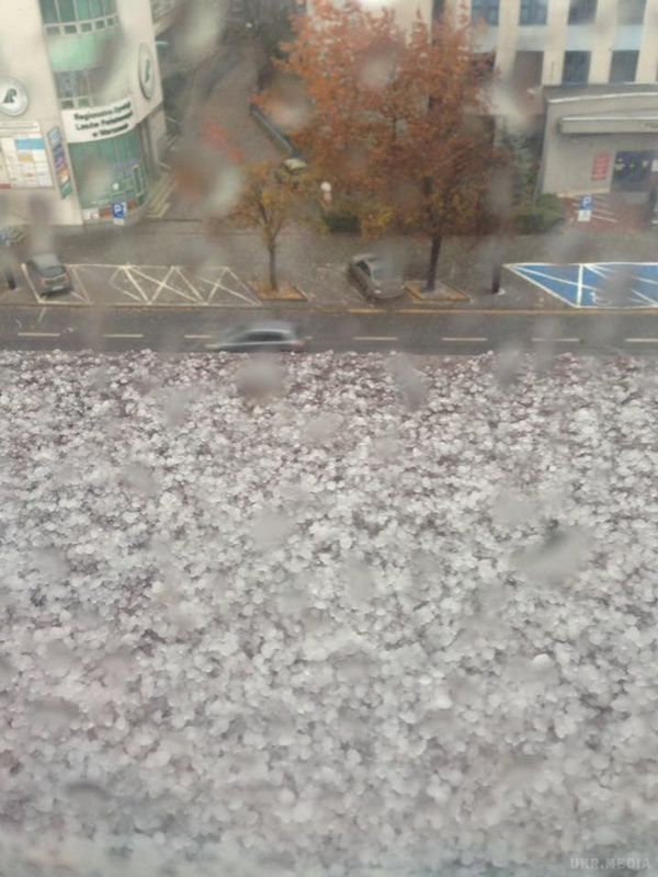 У Києві випав град (фото). 29 жовтня в столиці ллють дощі, сильний вітер і місцями йде мокрий сніг. 