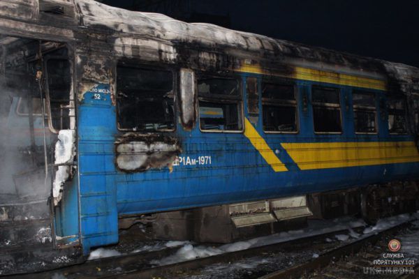 Поїзд загорівся на території депо в Тернополі. На території вагонного депо в Тернополі згорів пасажирський вагон поїзда.