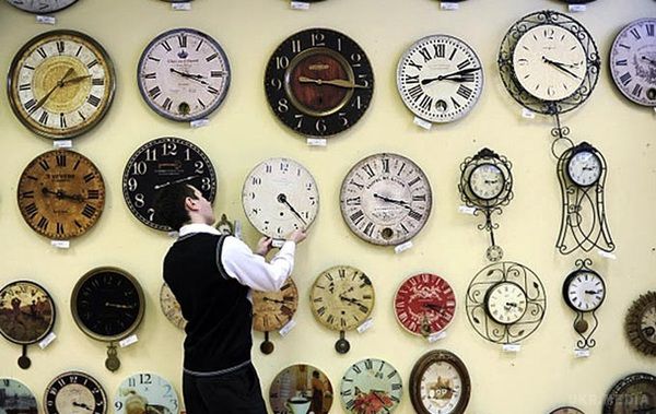 В Україні не скасовують перехід на літній час. Згідно з прийнятою процедурою, кожен раз годинники переводяться за окремим наказом.