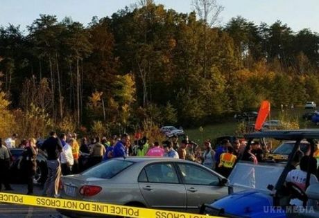 Під час автоперегонів NASCAR у США автомобіль збив 22 людини. У штаті Вірджинія (США) водій машини збив близько паркування 22 пішоходів. Інцидент стався після проходили неподалік автоперегонів NASCAR.