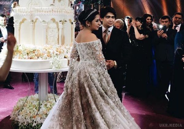 Весілля століття: сукня за 40 мільйонів і знамениті артисти (фото). Днями в Москві завершилося одне з найбільш шикарних весіль. 