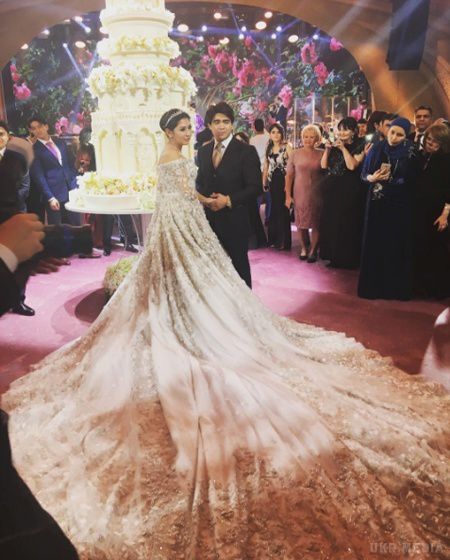 Весілля століття: сукня за 40 мільйонів і знамениті артисти (фото). Днями в Москві завершилося одне з найбільш шикарних весіль. 