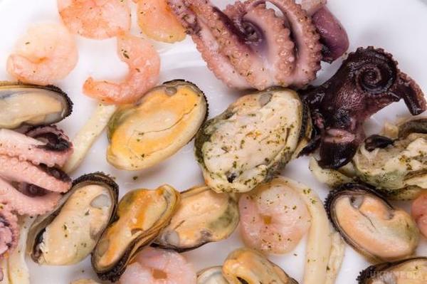 Морепродукти подовжують життя людині. Гарвардські дослідники виявили користь морепродуктів. Експеримент вказав на позитивний вплив морепродуктів на організм людини.