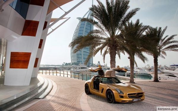 Наші в Дубаї: «Бідних тут немає. У Дубаї живуть тільки багаті, або дуже багаті люди» (фото). Про копійчаних цінах на круті автомобілі, про індусів, які поступаються в метро місце білим, і про те, як в Дубаї за народження дитини дають $20 000 і віллу.