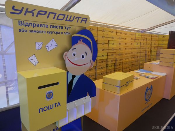 "Укрпошта" влаштує для клієнтів "чорну п'ятницю". "Укрпошта" принесе українцям посилки, якщо при виборі способу доставки, вони віддадуть перевагу стандартний варіант.
