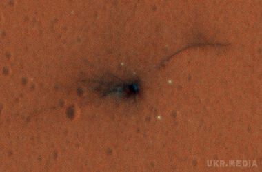 Виявлено фрагменти "Скіапареллі" на поверхні Марса. Європейське космічне агентство (ЄКА) опублікувало новий, кольоровий, знімок ділянки на Марсі, де розбився спускний модуль російсько-європейської місії "ЕкзоМарс".