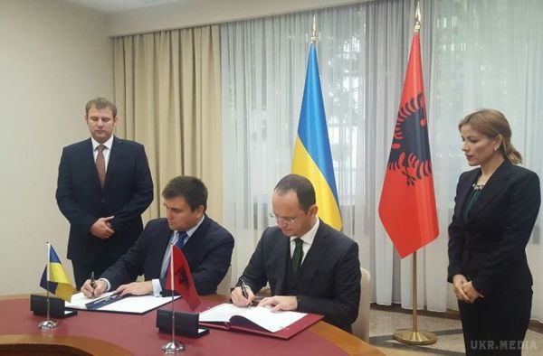 Албанія і Україна домовилися про безвізовий режим. Відповідну угоду підписали глави МЗС.