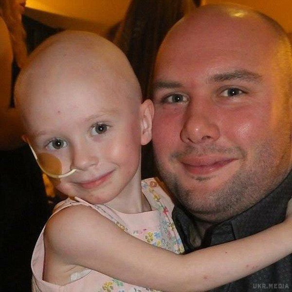 Невтішний батько поділився знімком агонії 4-річної донечки, що помирає від раку (фото). На цьому тижні Мережу шокувало фото 4-річної дівчинки, яка страждає на рак останньої стадії. 