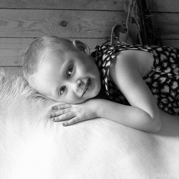 Невтішний батько поділився знімком агонії 4-річної донечки, що помирає від раку (фото). На цьому тижні Мережу шокувало фото 4-річної дівчинки, яка страждає на рак останньої стадії. 