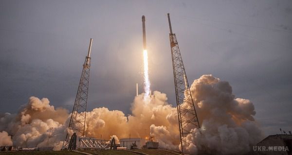SpaceX встановила причину вибуху Falcon 9. Згоріла ракета повинна була доставити на орбіту супутник Amos-6, який Facebook збирався використовувати для роздачі інтернету на території Африки.