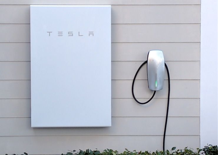 Пришестя сонячних електрокриш Tesla: вони будуть працювати вічно. Ілон Маск наполегливо кличе нас у майбутнє з швидкими машинами, ємними аккмуляторами і сонячними батареями у вигляді тосканської черепиці, які забезпечать ваш будинок дешевим світлом і теплом.