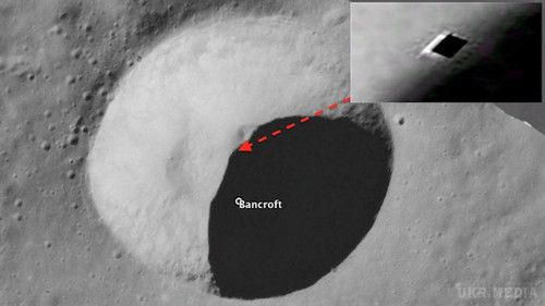  Вхід у підземну базу прибульців знайшли на знімках Місяця (фото). На знімках Місяця в Google Earth в одному з кратерів можна розглянути незвичайне квадратне заглиблення, схоже на вхід в підземний бункер.