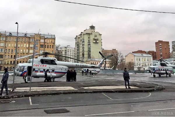 Переполох в Москві: вертольоти, ФСБ і оточення. У районі станції метро Курська приземлилися відразу три вертольоти Спеціального льотного загону "Росія", зазвичай займається перевезеннями перших осіб держави. 