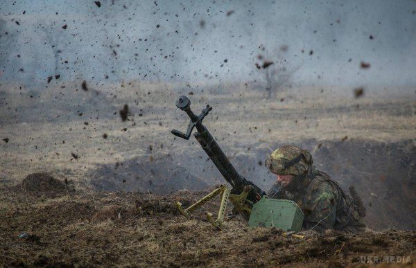Військовий журналіст повідомив про загострення ситуації на Донбасі.  Бойовики ведуть обстріли по всій лінії розмежування, причому шукають можливість пролому.