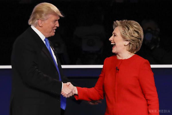Клінтон привітала Трампа з перемогою на виборах президента США. Кандидат від демократів офіційно визнала свою поразку.