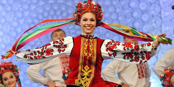 9 листопада Всеукраїнський день працівників культури та майстрів народного мистецтва. Спочатку це свято було встановлено в березні 2000 року.