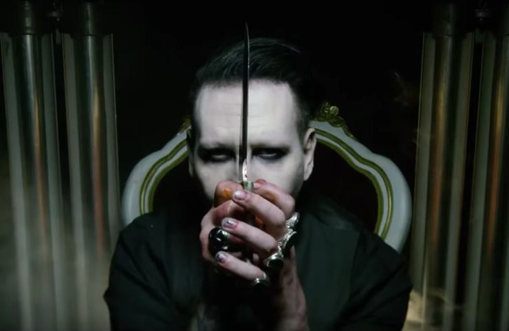 Мерилін Менсон обезголовив Дональда Трампа в новому кліпі. 47-річний «король епатажу» Мерлін Менсон (Marilyn Manson) презентував новий кліп, знятий на пісню з нового альбому Say10. 
