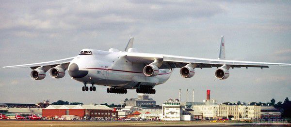 В аеропорту Лейпцига загорівся найбільший у світі літак. В аеропорту Лейпцига сталося загоряння Ан-225, найбільшого в світі літака. 