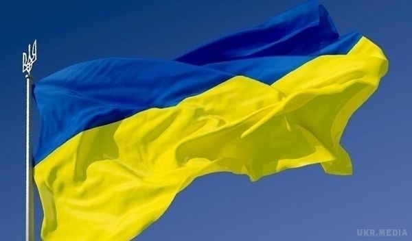 Київ відреагував на спалення українського прапора в Польщі. Посольство України в Польщі засудило спалення державного прапора України у Варшаві на Марші незалежності і очікує реакції на цей інцидент від польської сторони.