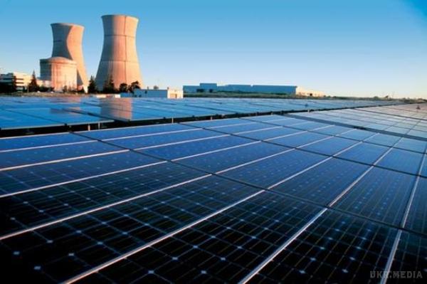Китайці скупили найбільші сонячні електростанції України. Китайська компанія CNBM завершила оформлення права власності на 10 найбільших сонячних електростанцій в Україні загальною потужністю 267 МВт.