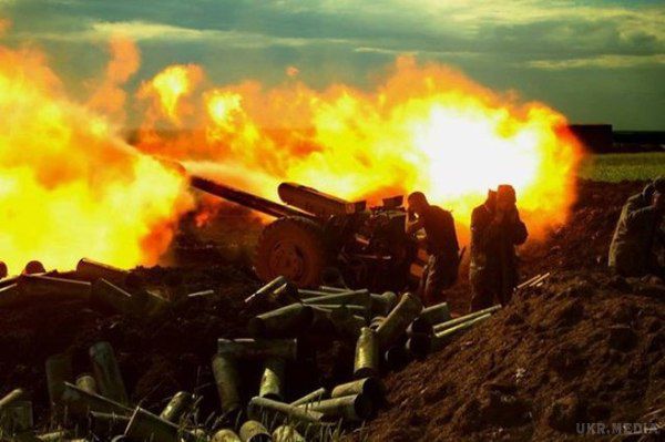 Бойовики били з важкої артилерії на всіх напрямках - спікер АТО Леонід Матюхін. З півночі і до 18:00 у суботу проросійські бойовики активно використовували артилерію і гранатомети у зоні АТО 