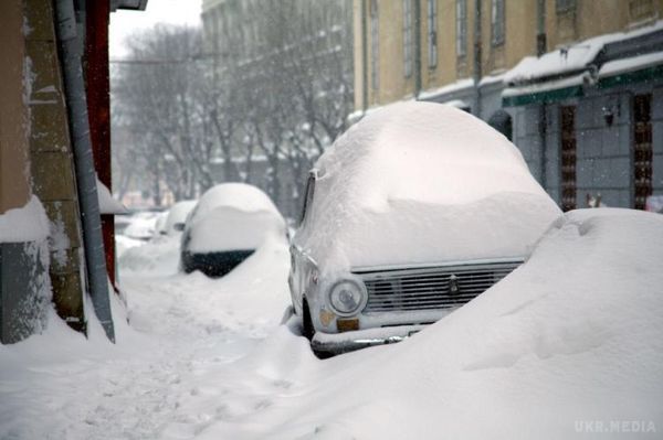 Через сильні снігопади знеструмлено 90% Тернопільщини. "В даний час найбільша проблема - 90% області залишилася без світла",